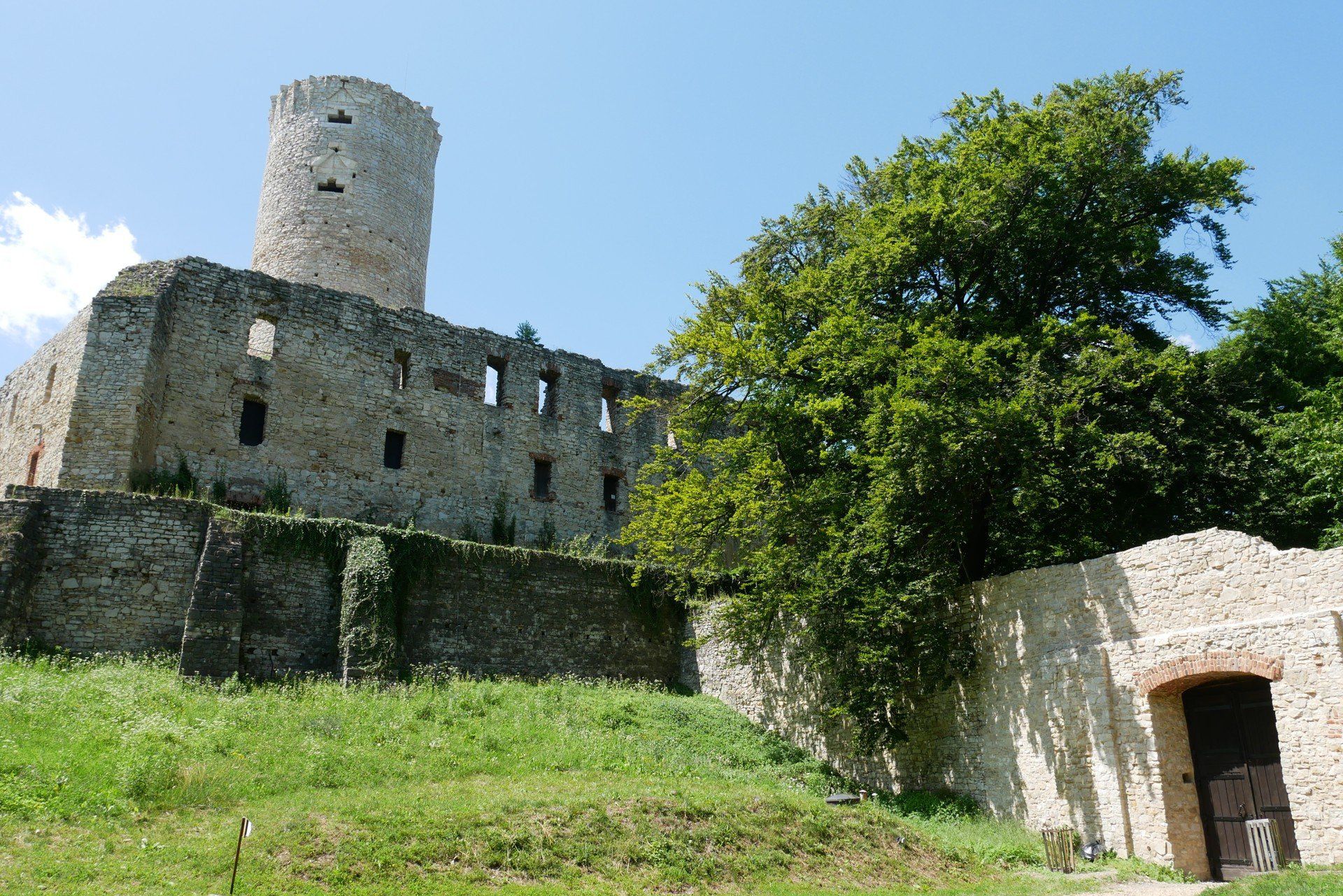 Zamek Lipowiec w Babicach