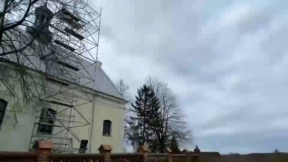 Mężczyzna spadł z dachu kościoła w Bądkowie Kościelnym