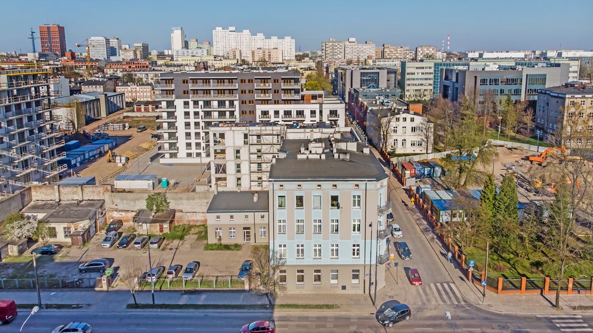 polska, miasto, blok, osiedle, mieszkania, nowe, inwestycja, wynajem, developer, praca, piotrkowska, dworzec fabryczny, dworzec, fabryczny, architektura, ulica, europa, podróż, miejski, centrum, stare miasto, kamienice, domy, ludzie, sklepy, spacer, turysta, manufaktura, droga, lodz, noc, dron, z drona, z góry