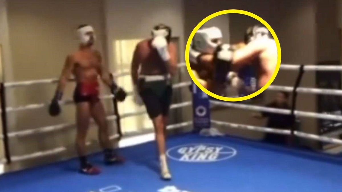 Na zdjęciu: feralny sparing Tysona Fury'ego; na małym zdjęciu: moment, w którym doznał kontuzji