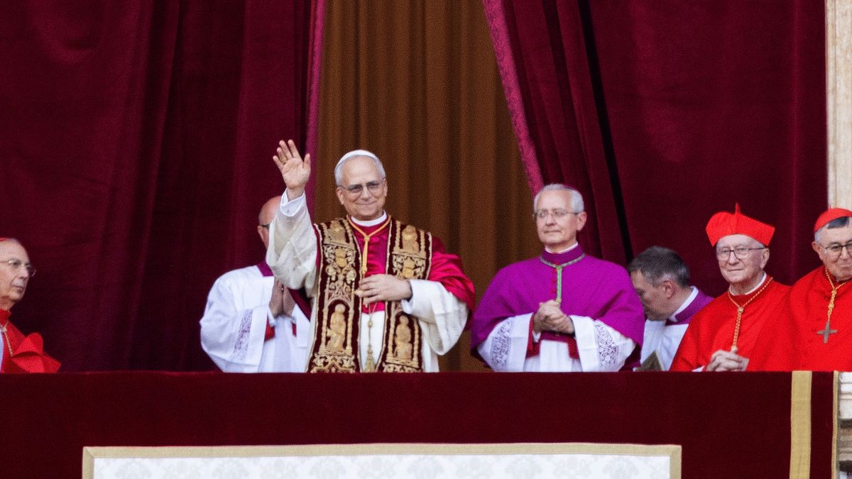 VATICAN CITY, VATICAN - MAY 08: Cardinals gather as the newly elected Pontiff, Pope Leo XIV is seen for the first time from the Vatican balcony on May 08, 2025 in Vatican City, Vatican. White smoke was seen over the Vatican early this evening as the Conclave of Cardinals took just two days to elect Cardinal Robert Francis Prevost, who will be known as Pope Leo (Leone) XIV, as the 267th Supreme Pontiff after the death of Pope Francis on Easter Monday. (Photo by Ernesto Ruscio/Getty Images)