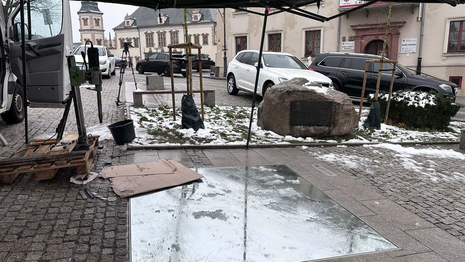 Niebo Kielc - powstaje stałe ogrodzenie i osłona instalacji