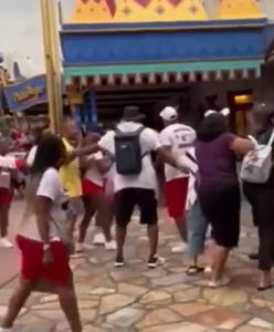Ogromna bijatyka w Disney World. Pokłóciły się dwie rodziny