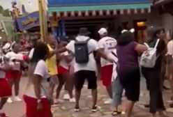 Ogromna bijatyka w Disney World. Pokłóciły się dwie rodziny