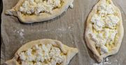 Serowe łódeczki lepsze niż pizza. Domowe chaczapuri znika do ostatniego okruszka