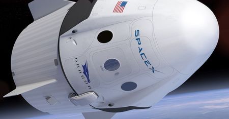 Niespodzianka SpaceX - dwójka turystów poleci wokół Księżyca w 2018 roku