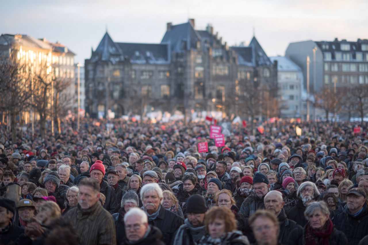 Trump szantażuje cłami za Grenlandię – tysiące Europejczyków wychodzą na ulice w obronie wyspy