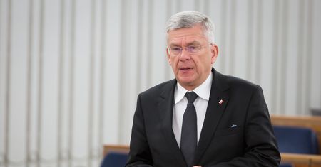 Namawiał lekarzy, że warto pracować dla idei. Sam senator zainkasował sporą sumę za pracę w szpitalu
