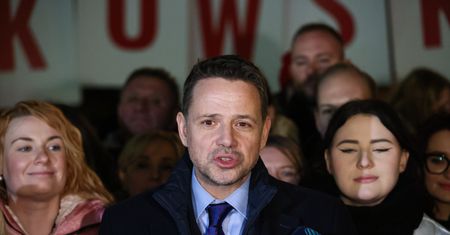 Trzaskowski rusza w Polskę. Niepokój w PO