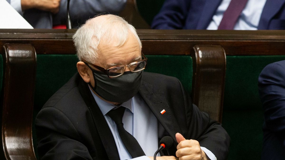 Wielka armia PiS to koszt ponad 100 mld zł rocznie - pisze "Rz" 