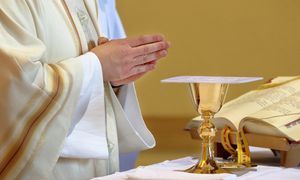 1 i 2 listopada trzeba iść do kościoła? Oto odpowiedź