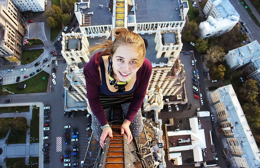 Szalona Rosjanka i jej niesamowite selfie. Od tych widoków może zakręcić się w głowie! 7
