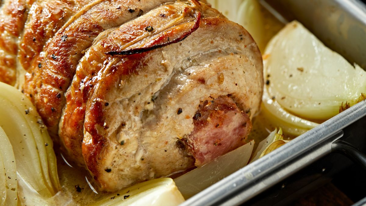 Schab po sztygarsku możesz zapiec w towarzystwie cebuli