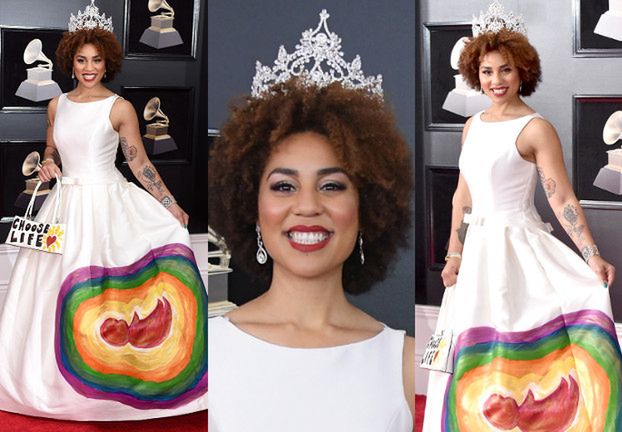 Piosenkarka Joy Villa pojawiła się na Grammy w "antyaborcyjnej" sukience...
