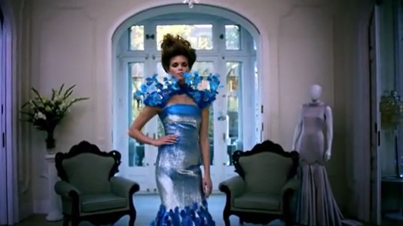 Projektanci stworzyli suknię reagującą na ruch 