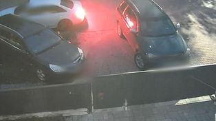 Tomaszów Lubelski: Miał ponad 2,5 promila i rozbił dwa zaparkowane auta. 31-latek stracił prawo jazdy