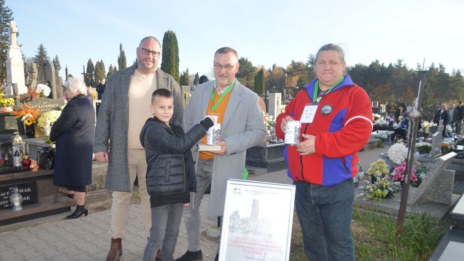 Dzień Wszystkich Świętych na koneckim cmentarzu