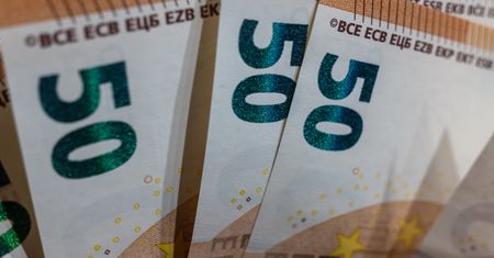 Kursy walut 10.02.2022. Czwartkowy kurs funta, euro, dolara i franka szwajcarskiego