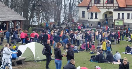 Polacy już zapomnieli o pandemii. Majówka jak za dawnych czasów