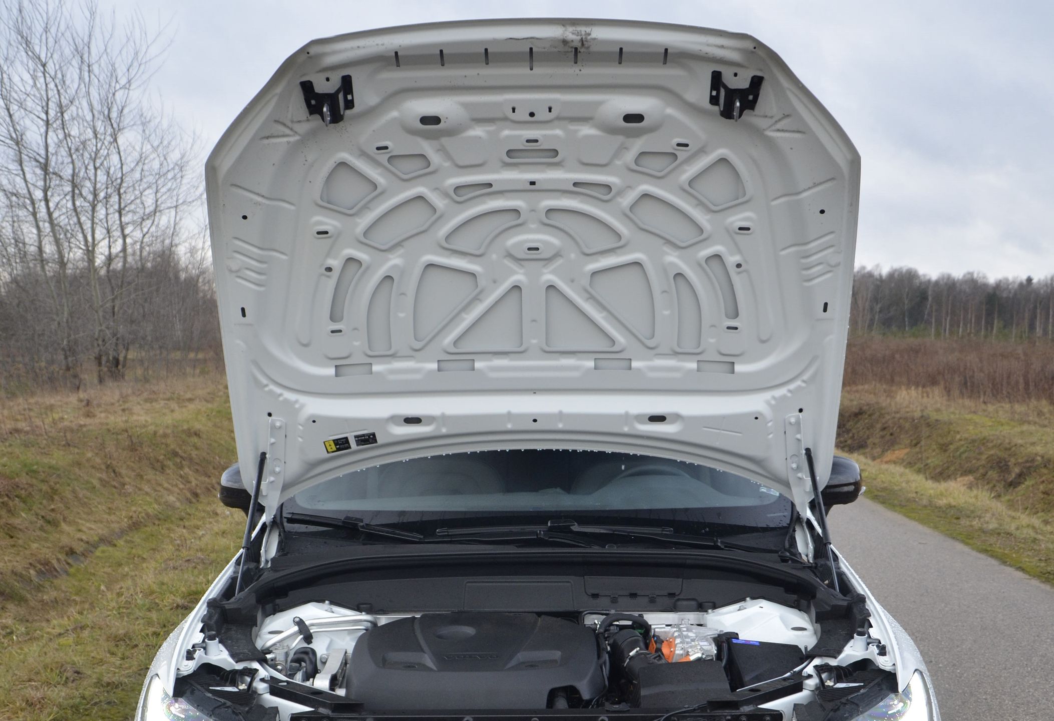 Nawet auta określane mianem premium aż błyszczą oszczędnościami. W przypadku tego Volvo XC60 - dosłownie. 