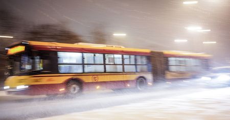 Warszawa. Zderzenie autobusu z samochodem na Bielanach