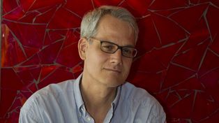 Jest oskarżany o molestowanie seksualne i gwałt. Musiał zmienić wydawcę