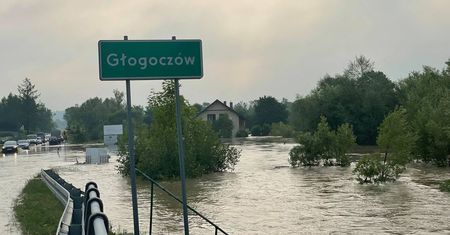 Małopolska. Woda zalała Głogoczów, ludzie są zrozpaczeni