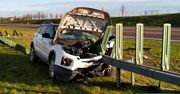 Lublin: Range rover przebił metalowe bariery na eskpresówce. Ciężko rannego kierowcę zabrał śmigłowiec LPR