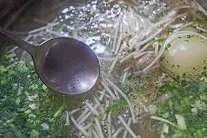 Niemal zawsze ląduje w rosole. Ekspert odradza, może szkodzić