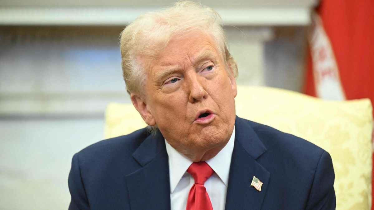 Temporary
US President Donald Trump speaks as he meets with Ukraine's President Volodymyr Zelensky in the Oval Office of the White House in Washington, DC, February 28, 2025. Zelensky and Trump openly clashed in the White House on February 28 at a meeting where they were due to sign a deal on sharing Ukraine's mineral riches and discuss a peace deal with Russia. "You're not acting at all thankful. It's not a nice thing," Trump said. "It?s going to be very hard to do business like this," he added. (Photo by SAUL LOEB / AFP)
SAUL LOEB