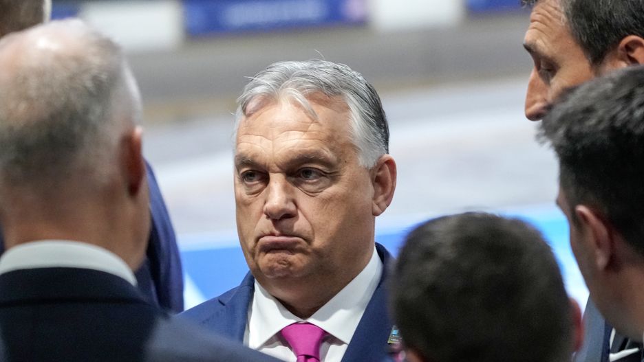 Prime Minister of Hungary Viktor Orban (C) participates in Working Session II of the North Atlantic Treaty Organization (NATO) Summit at the Walter E. Washington Convention Center in Washington, DC, USA, 11 July 2024. The 75th Anniversary NATO Summit takes place in Washington, DC, from 09 to 11 July 2024. EPA/CHRIS KLEPONIS / POOL Dostawca: PAP/EPA.