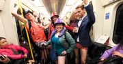 Setki osób bez spodni w metrze. Tłumaczymy, o co chodzi