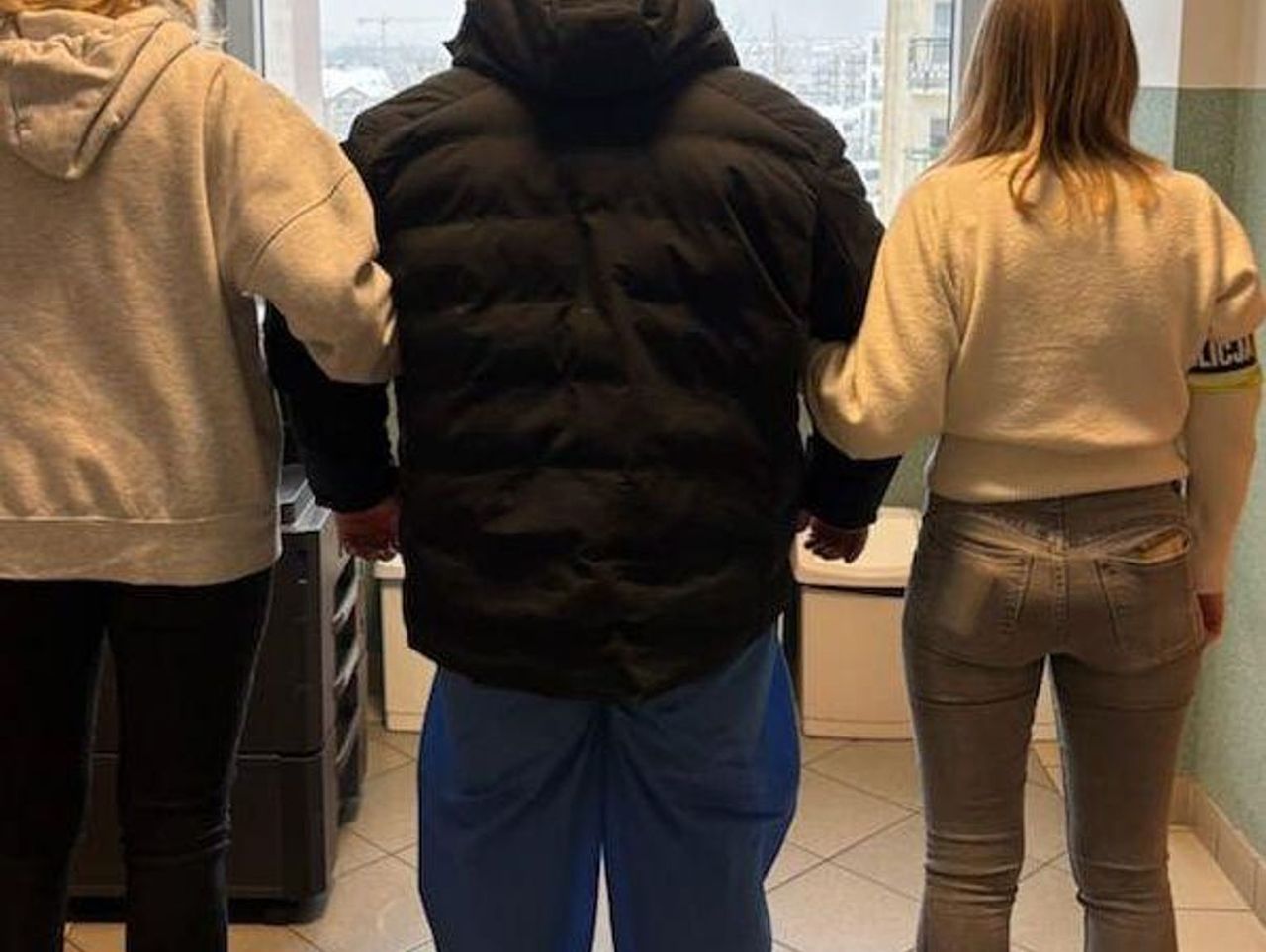 Gdańsk: Pijany zamknął się w aucie. Udawał, że nie słyszy policjantów