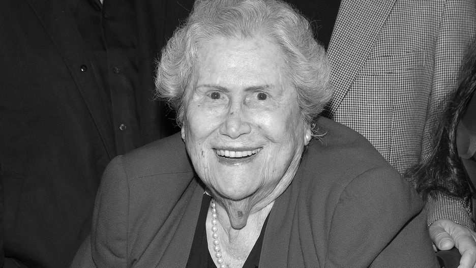 Elsa Raven nie żyje.