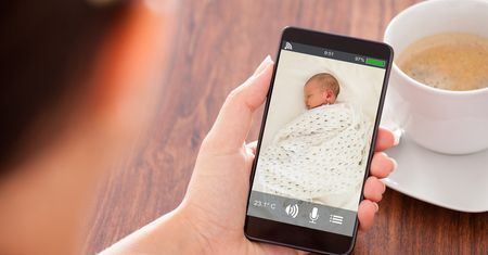 Ktoś podglądał ich dziecko za pomocą internetowej kamerki. Rodzice byli w szoku