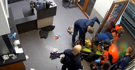 Wykrwawiał się na dworcu. Dramatyczna akcja ratunkowa policji