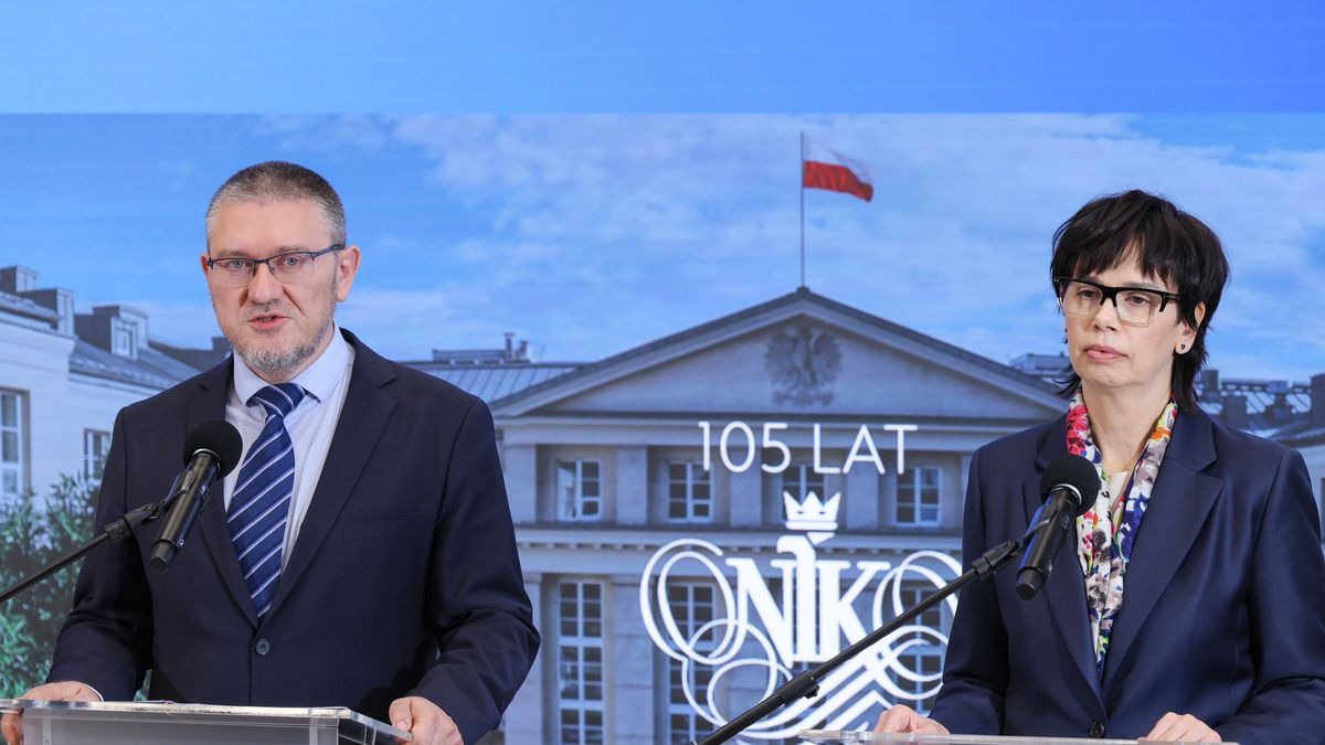 Warszawa, 22.10.2024. P.o. dyrektor Delegatury NIK w Poznaniu Karolina Wirszyc-Sitkowska (P) oraz jej zastępca Paweł Siuda (L) podczas konferencji prasowej w siedzibie Najwyższej Izby Kontroli w Warszawie, 22 bm. Temat spotkania: Prezentacja wyników kontroli "Wykorzystywanie przez administrację publiczną kampanii społecznych jako narzędzi komunikowania". (amb) PAP/Paweł Supernak
