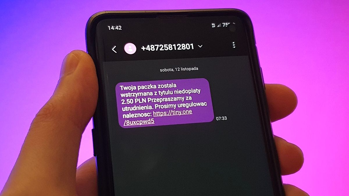 Fałszywy SMS o paczce