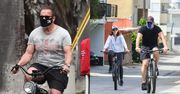 Zamaskowany Arnold Schwarzenegger przemierza rowerem ulice Santa Monica w towarzystwie ciężarnej córki i Chrisa Pratta (ZDJĘCIA)