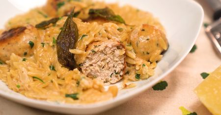 Pieczone klopsiki na kremowym orzo. Obiad godny kulinarnego Oscara
