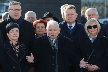 Krzyki w czasie przemówienia Kaczyńskiego. "Kłamca"