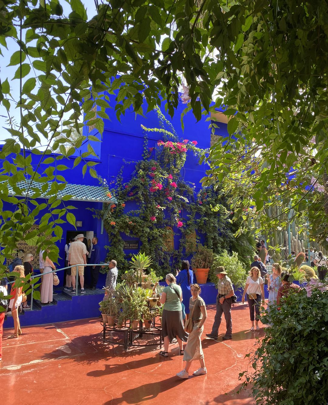 Tłumy w Jardin Majorelle