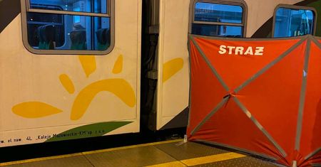Śmierć na stacji w Tłuszczu. Mężczyzna wpadł pod jadący pociąg