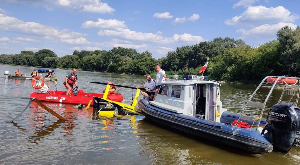 Sady na Mazowszu. Śmigłowiec runął do Wisły (Źródło: wirtualnynowydwor.pl)