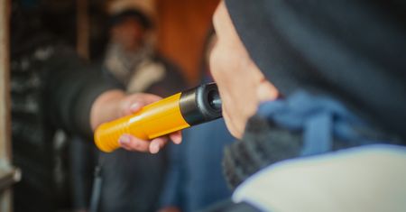 Policjant zatrzymany za jazdę na podwójnym gazie. W aucie wiózł dziecko