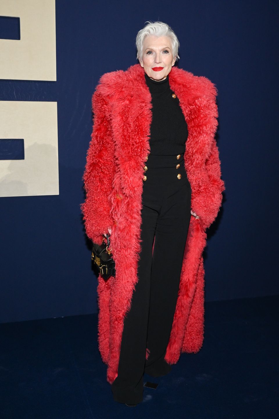 Maye Musk w czerwonym futrze