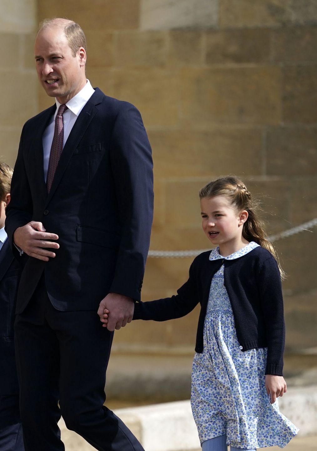 Brytyjska rodzina królewska w drodze na mszę wielkanocną. Kate i William przyciągali wszystkie spojrzenia. George i Charlotte nie byli zadowoleni