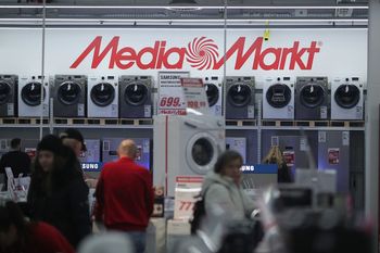 Smartfon taniej o 360 zł. Wyprzedaż w Media Markt