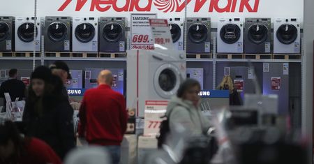Smartfon taniej o 360 zł. Wyprzedaż w Media Markt