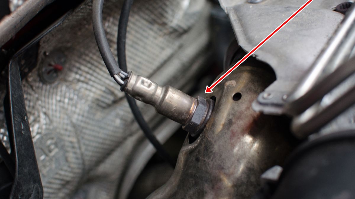 Sonda lambda jest umieszczana przy silniku, ale także może być przed i za katalizatorem pod autem.